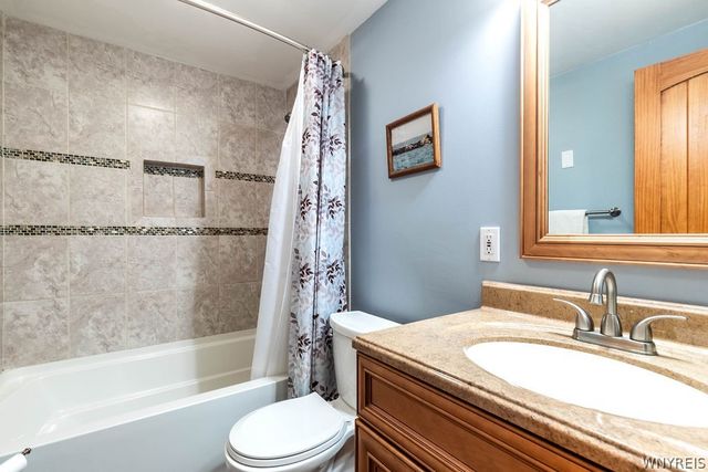 24 Greenmeadow Drive, Orchard Park, NY 14127