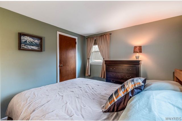 24 Greenmeadow Drive, Orchard Park, NY 14127