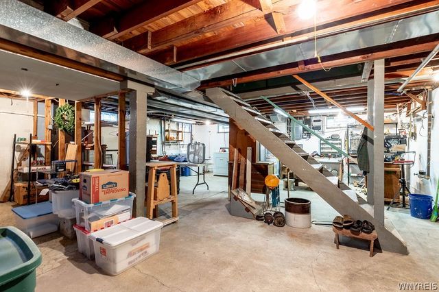 24 Greenmeadow Drive, Orchard Park, NY 14127