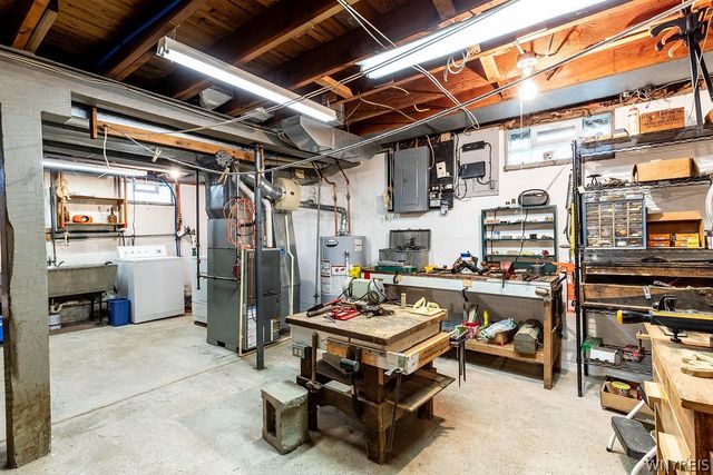 24 Greenmeadow Drive, Orchard Park, NY 14127