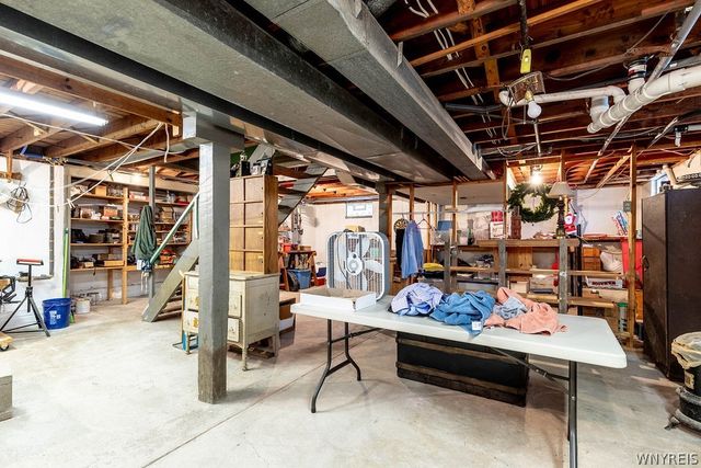 24 Greenmeadow Drive, Orchard Park, NY 14127