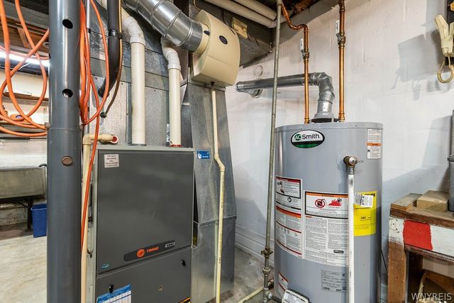 24 Greenmeadow Drive, Orchard Park, NY 14127