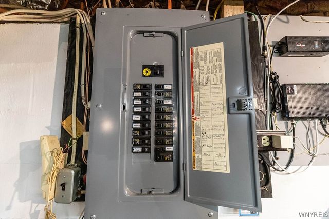 24 Greenmeadow Drive, Orchard Park, NY 14127