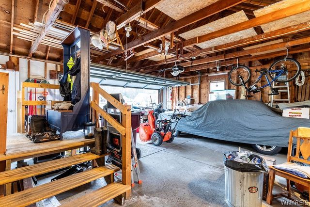 24 Greenmeadow Drive, Orchard Park, NY 14127