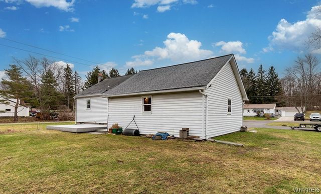 24 Greenmeadow Drive, Orchard Park, NY 14127