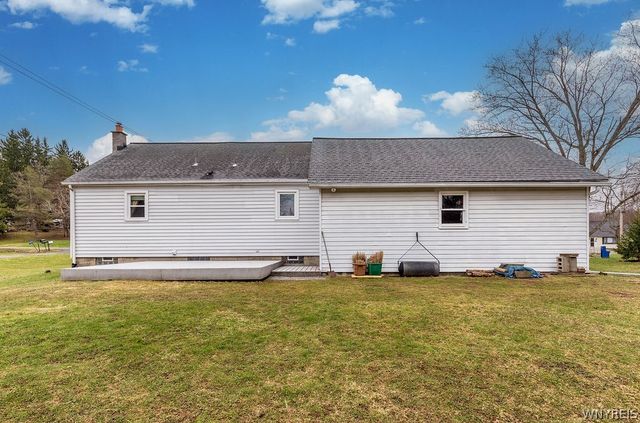 24 Greenmeadow Drive, Orchard Park, NY 14127