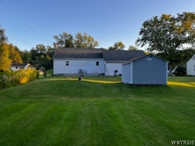 24 Greenmeadow Drive, Orchard Park, NY 14127