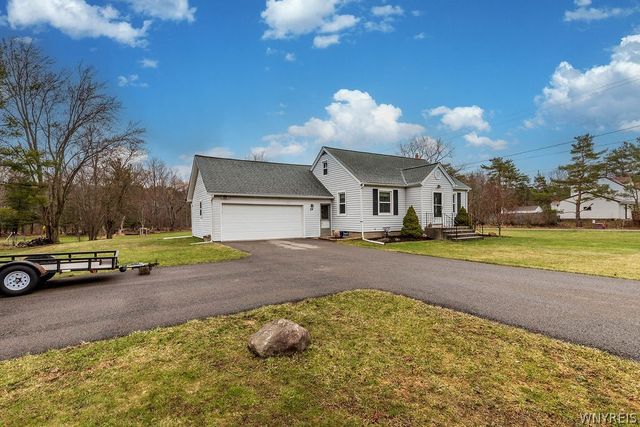 24 Greenmeadow Drive, Orchard Park, NY 14127