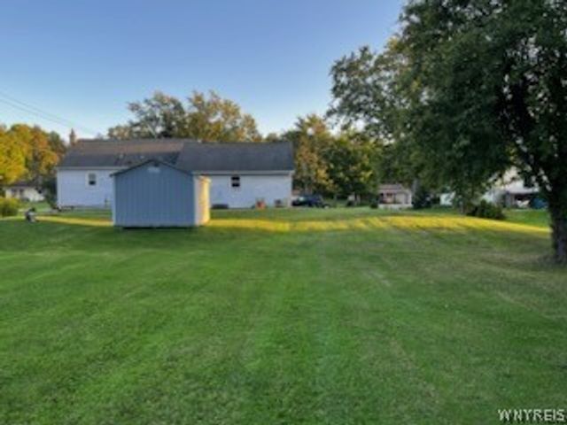 24 Greenmeadow Drive, Orchard Park, NY 14127