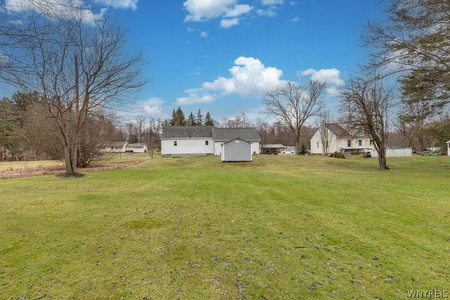 24 Greenmeadow Drive, Orchard Park, NY 14127