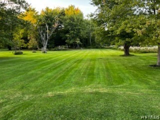24 Greenmeadow Drive, Orchard Park, NY 14127