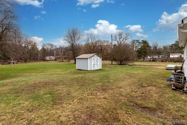 24 Greenmeadow Drive, Orchard Park, NY 14127