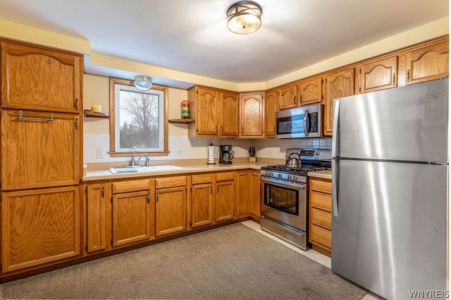 24 Greenmeadow Drive, Orchard Park, NY 14127