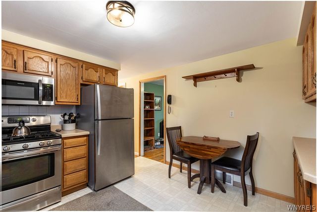 24 Greenmeadow Drive, Orchard Park, NY 14127