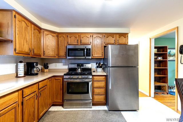 24 Greenmeadow Drive, Orchard Park, NY 14127