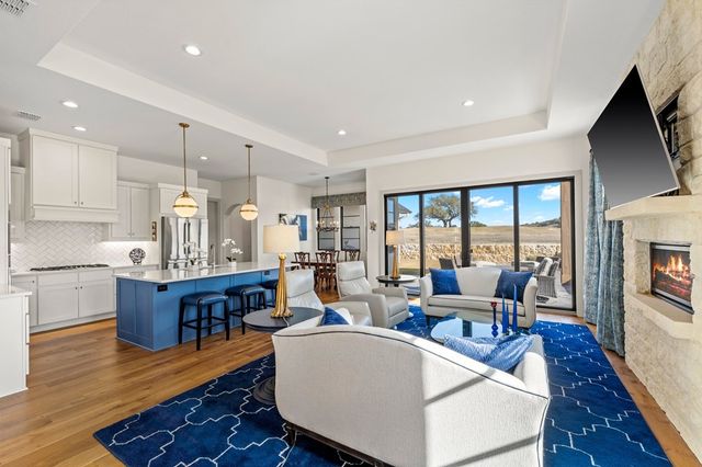 1025 Comanche Hills Dr, Kerrville, TX 78028