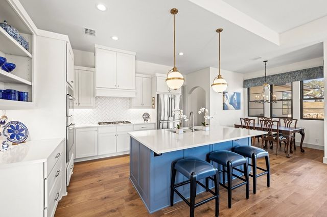 1025 Comanche Hills Dr, Kerrville, TX 78028