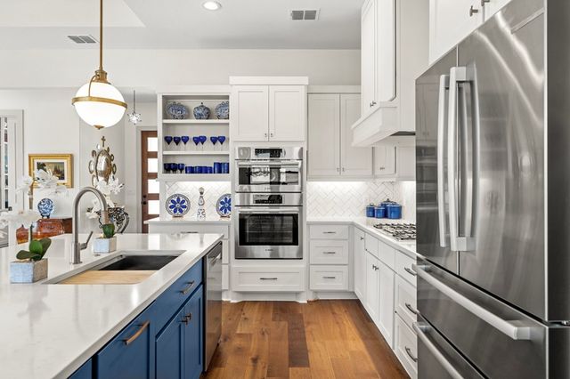 1025 Comanche Hills Dr, Kerrville, TX 78028