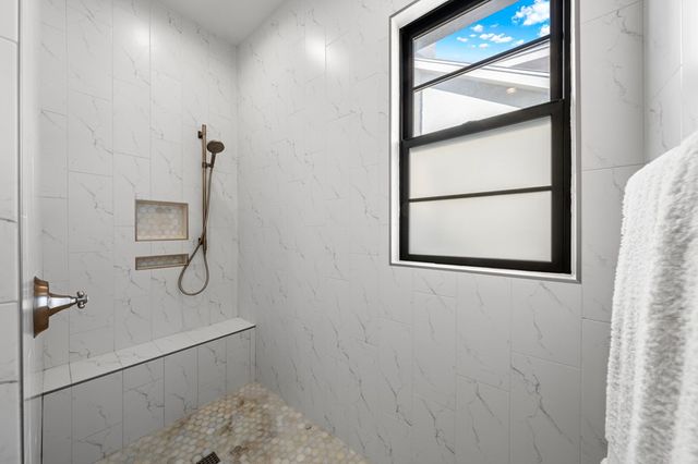 1025 Comanche Hills Dr, Kerrville, TX 78028