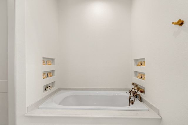 1025 Comanche Hills Dr, Kerrville, TX 78028