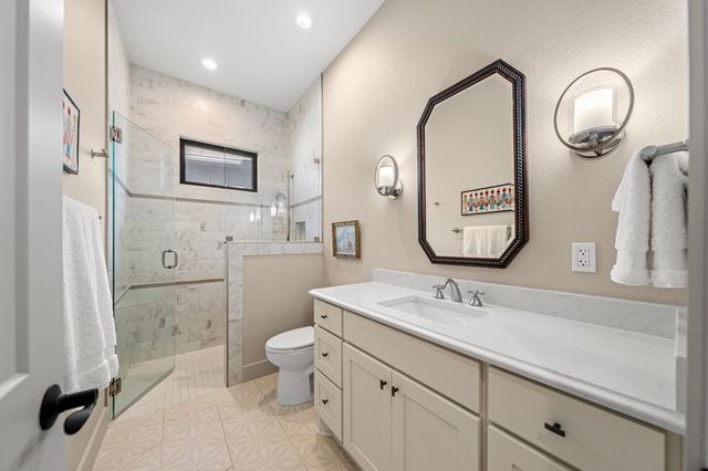 1025 Comanche Hills Dr, Kerrville, TX 78028