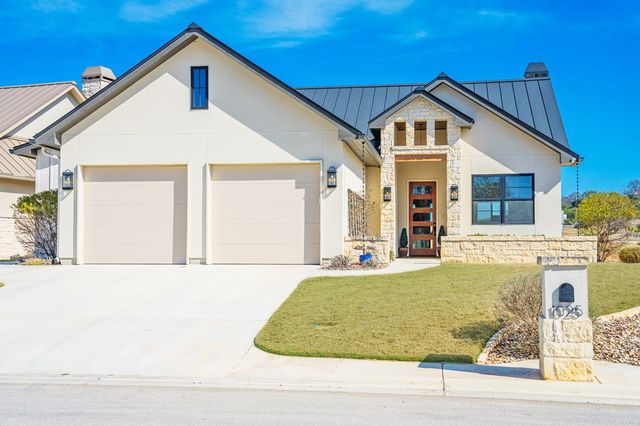 1025 Comanche Hills Dr, Kerrville, TX 78028