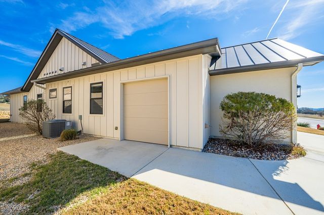 1025 Comanche Hills Dr, Kerrville, TX 78028