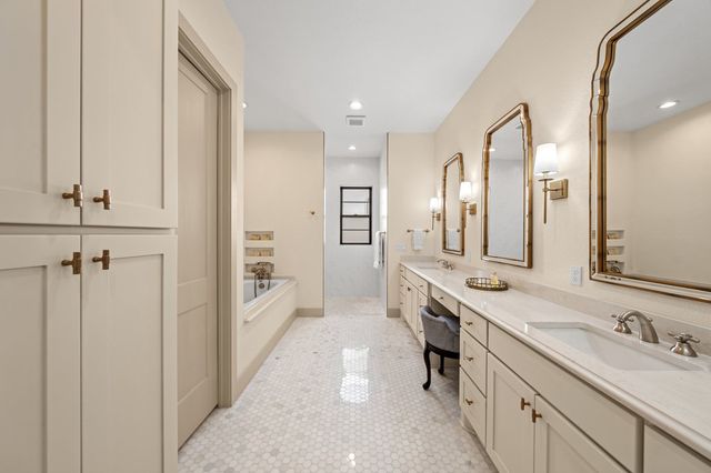 1025 Comanche Hills Dr, Kerrville, TX 78028