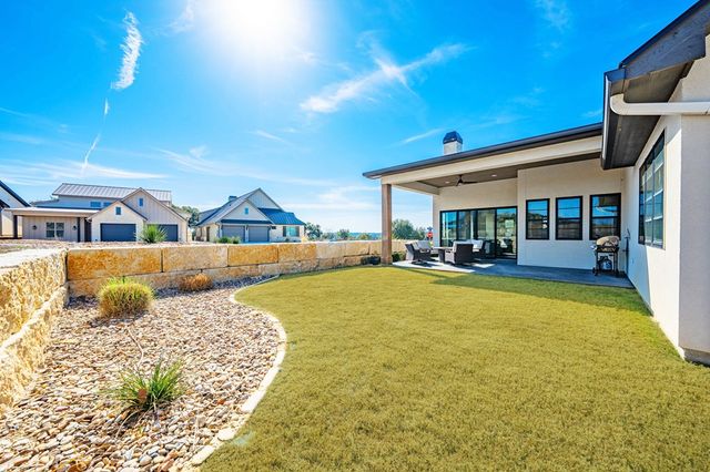 1025 Comanche Hills Dr, Kerrville, TX 78028