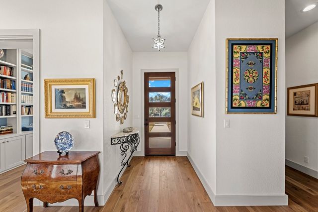 1025 Comanche Hills Dr, Kerrville, TX 78028