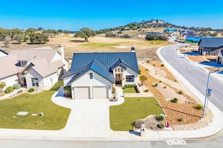 1025 Comanche Hills Dr, Kerrville, TX 78028