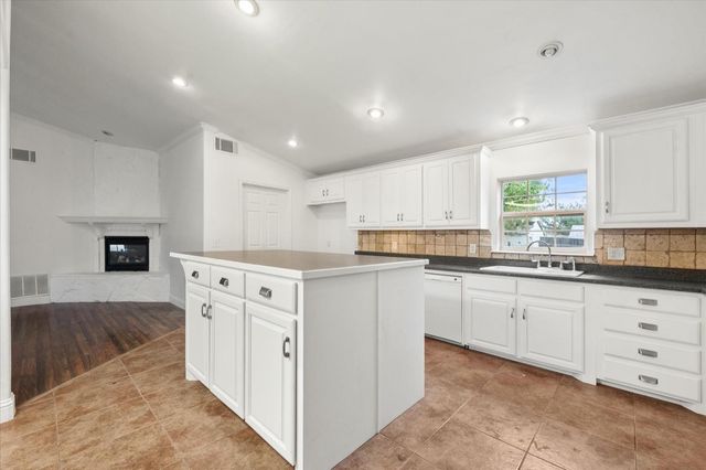 1520 N 7th Street, Tahoka, TX 79373