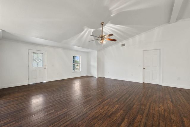 1520 N 7th Street, Tahoka, TX 79373