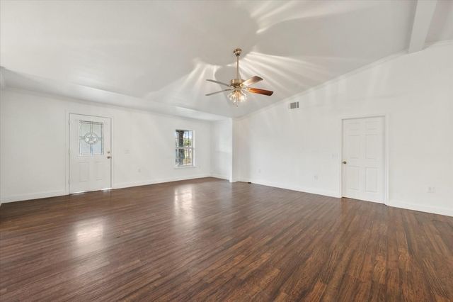 1520 N 7th Street, Tahoka, TX 79373