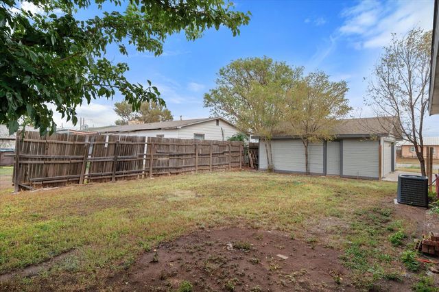 1520 N 7th Street, Tahoka, TX 79373