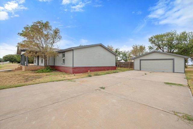 1520 N 7th Street, Tahoka, TX 79373