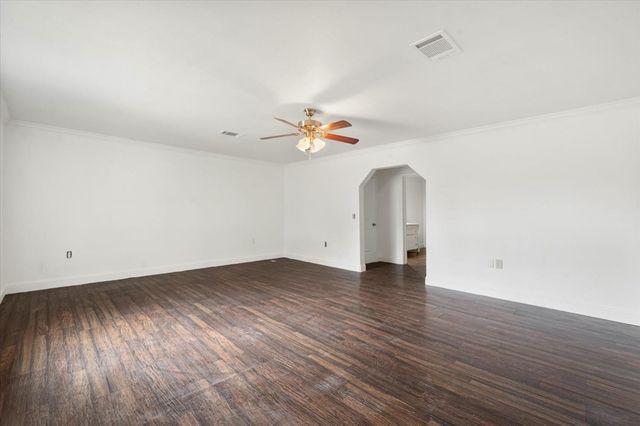 1520 N 7th Street, Tahoka, TX 79373