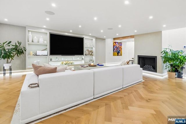 51 Old Quarry Road, Englewood, NJ 07631