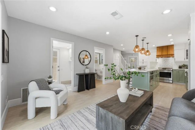 613 9th, Huntington Beach, CA 92648