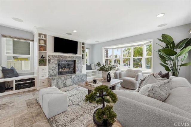 613 9th, Huntington Beach, CA 92648