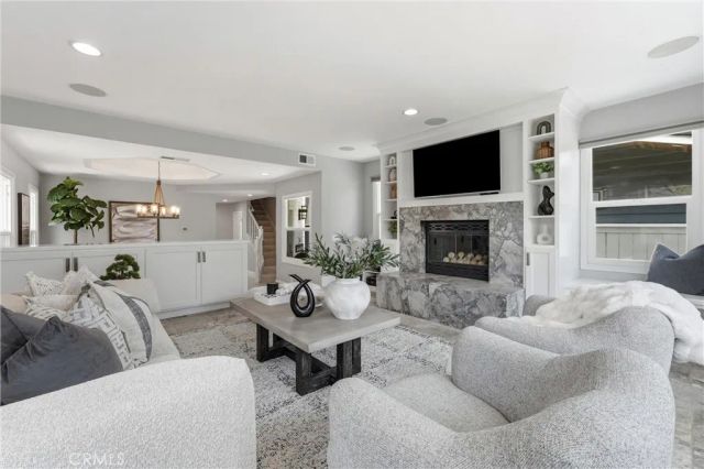 613 9th, Huntington Beach, CA 92648