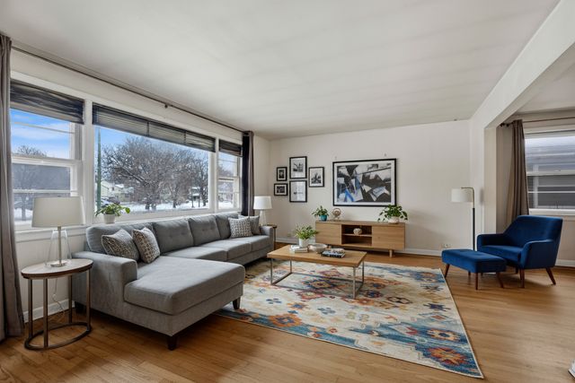 5265 W Devon Avenue, Chicago, IL 60646
