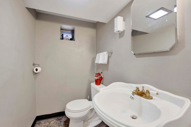 5265 W Devon Avenue, Chicago, IL 60646