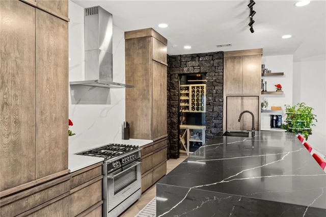 514 N Vinson, Fayetteville, AR 72701