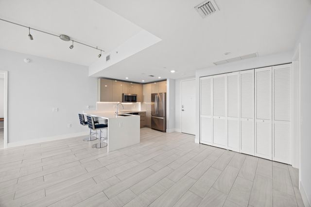 2000 Metropica Way 802, Sunrise, FL 33323