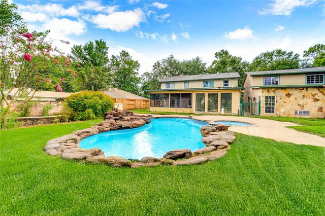 303 Shady Glen Lane, Conroe, TX 77385