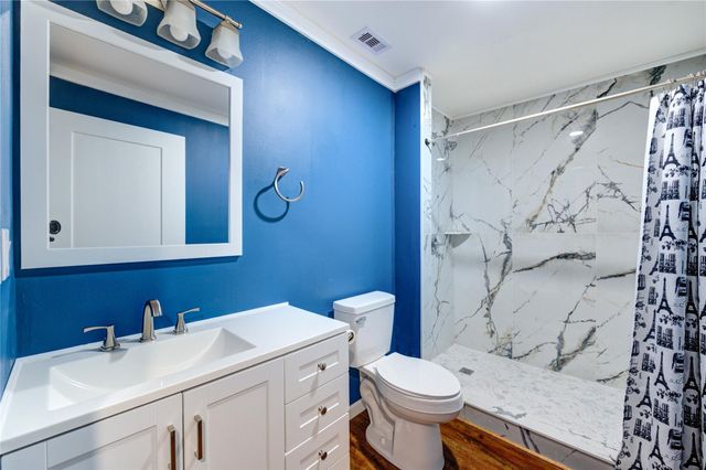 303 Shady Glen Lane, Conroe, TX 77385