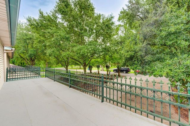 303 Shady Glen Lane, Conroe, TX 77385