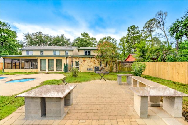 303 Shady Glen Lane, Conroe, TX 77385