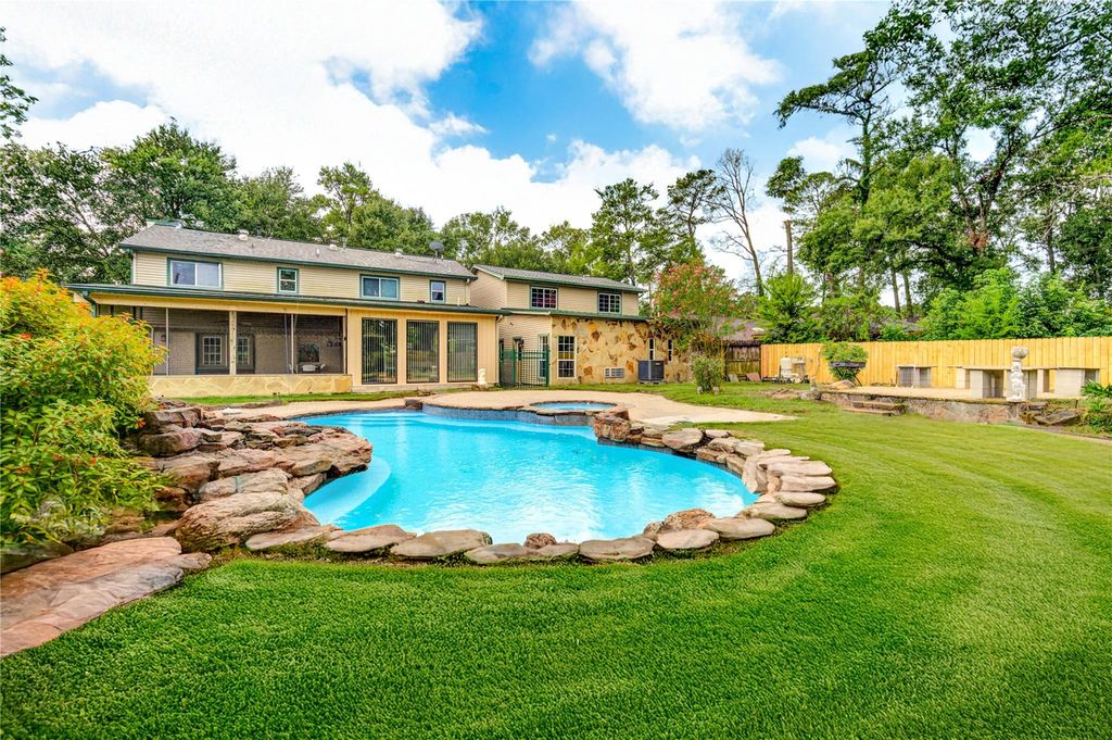 303 Shady Glen Lane, Conroe, TX 77385